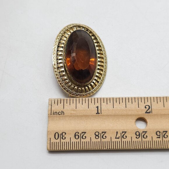 Vintage Oval Amber Glass Brooch With Intricate Gold-Toned Detailing - Picture 4 of 5